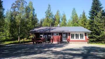 Фото номера Дом с 2 спальнями и видом на озеро Курортные отели Holiday Resort Harjun Portti г. Пункахарью 4