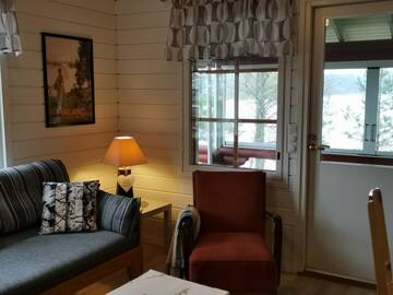 Фото номера Коттедж с 2 спальнями и видом на озеро Курортные отели Holiday Resort Harjun Portti г. Пункахарью 2