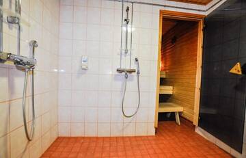 Фото номера Коттедж с 2 спальнями и сауной Курортные отели Holiday Resort Harjun Portti г. Пункахарью 5